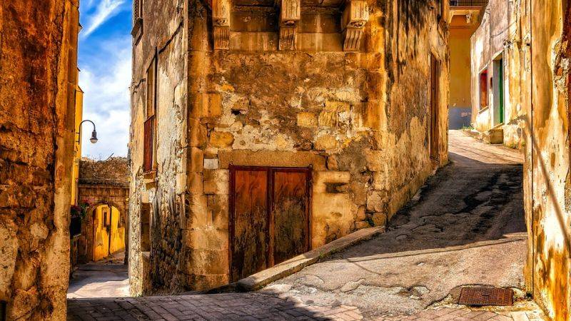 Szicília szűk utcái